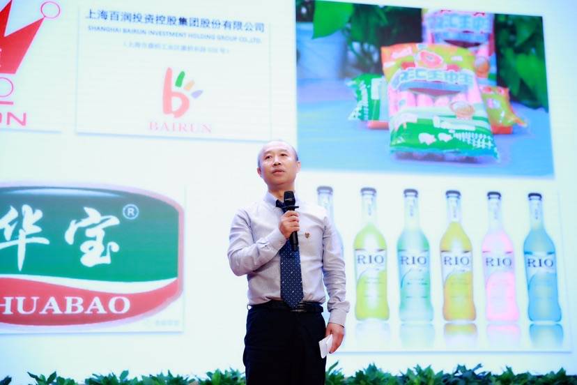 肖作兵教授讲述“一个共产党员的天地情怀”。